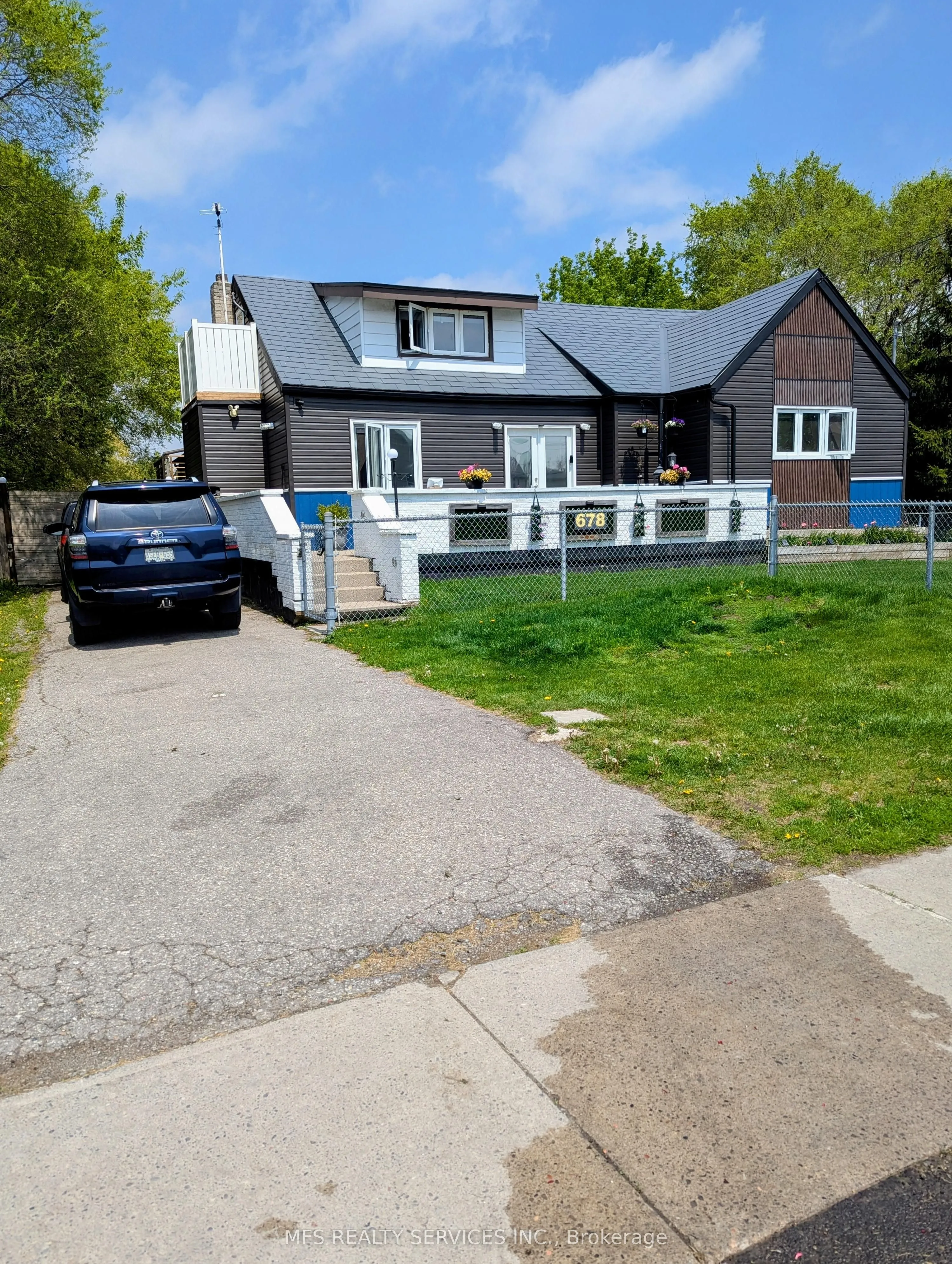 678 King Street, ON L1J 2L3