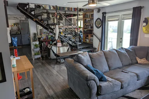 678 King Street, ON L1J 2L3