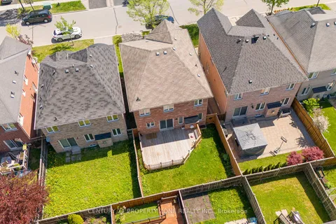 16 Watersplace Avenue, ON L1Z 0H5