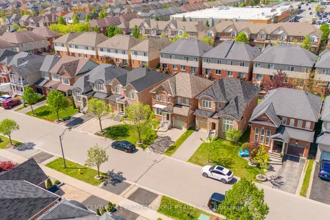 16 Watersplace Avenue, ON L1Z 0H5