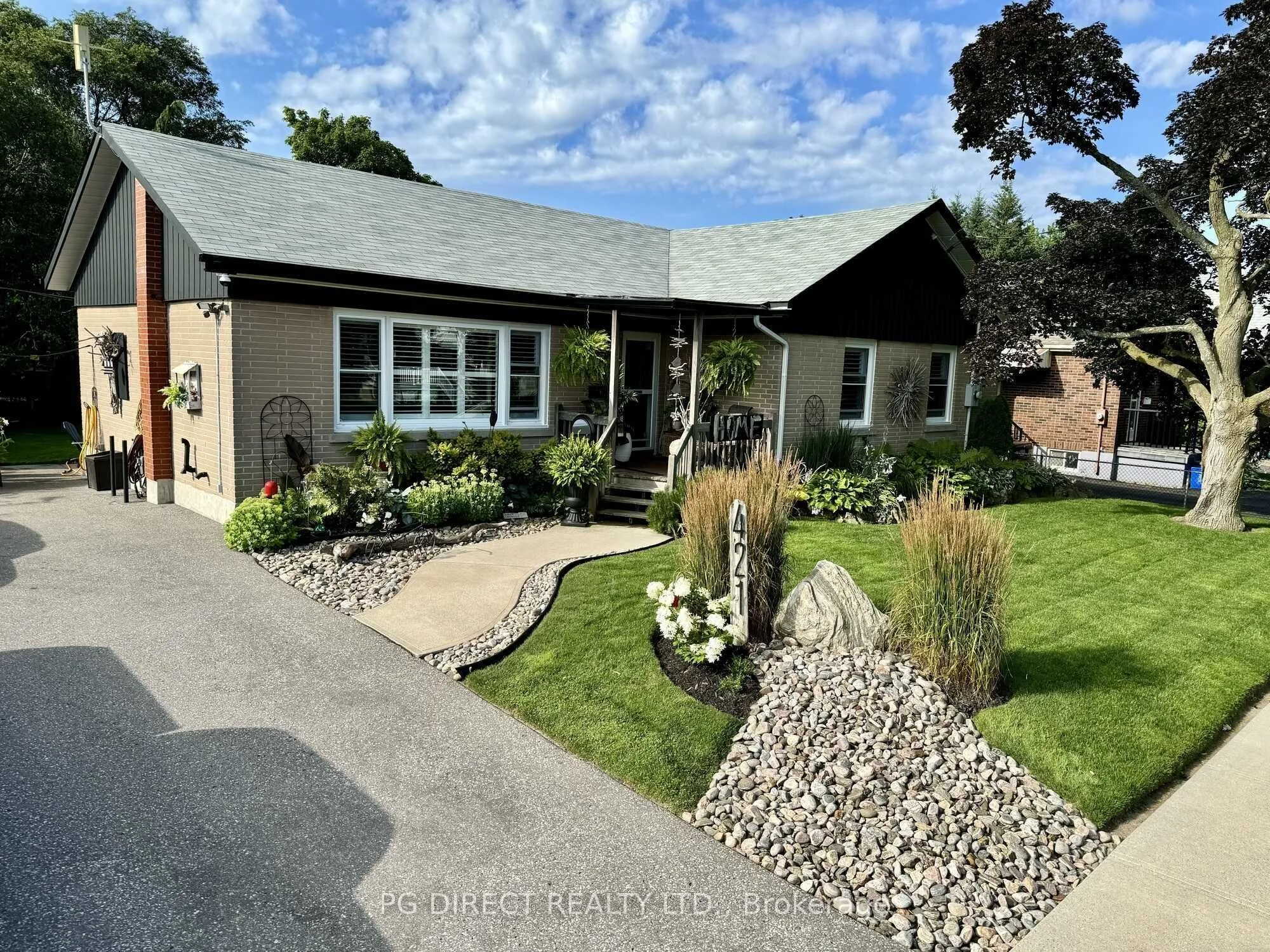 421 Ridgeway Avenue, ON L1J 2V8