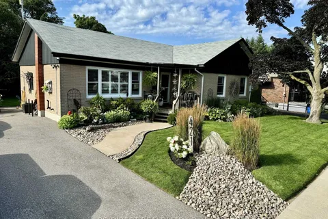 421 Ridgeway Avenue, ON L1J 2V8