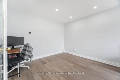 72 Farrow Crescent, ON L1S 4W5
