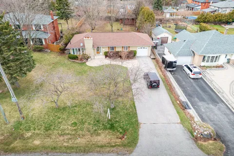 116 BROADVIEW Avenue, ON L1N 2G5
