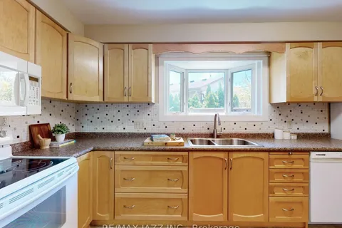 341 Elizabeth Street, ON L1J 5S7