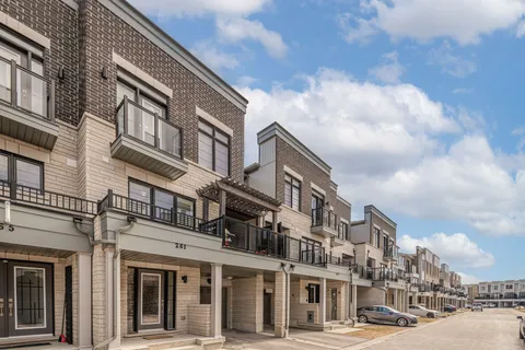 261 LORD ELGIN Lane, ON L1C 7E5
