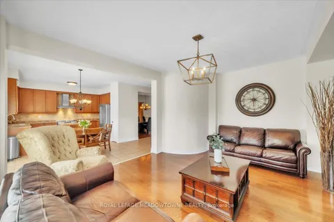 5 Freer Crescent, ON L1T 4N5
