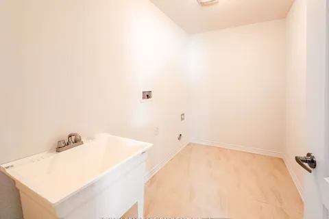 21 Sorbara Way, ON L1M 0M4