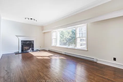 21 Fenwood Heights, ON M1M 2V6