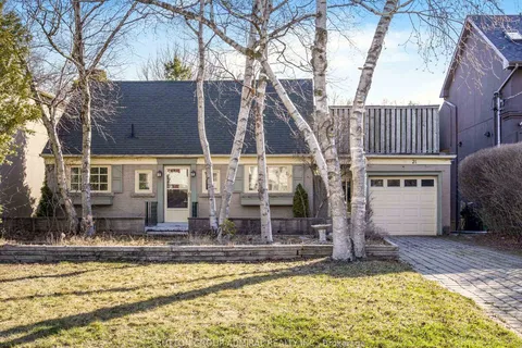 21 Fenwood Heights, ON M1M 2V6