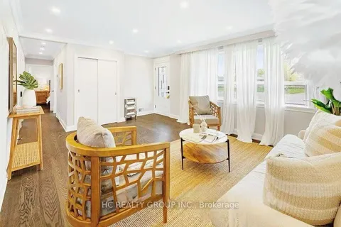7 Ivanhoe Court, ON M1R 3G8