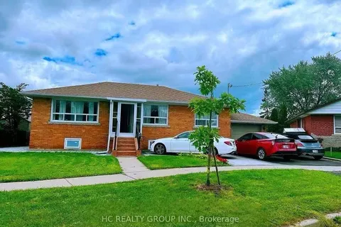 7 Ivanhoe Court, ON M1R 3G8