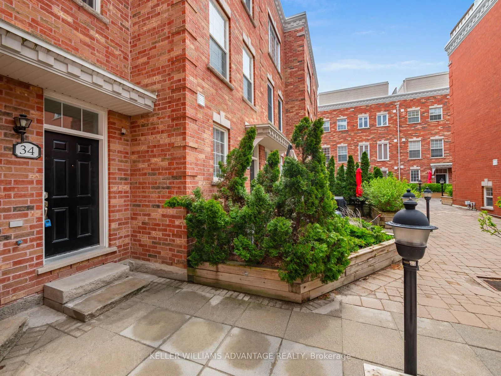 34 Fairhead Mews, Toronto, ON M4E 3Y4