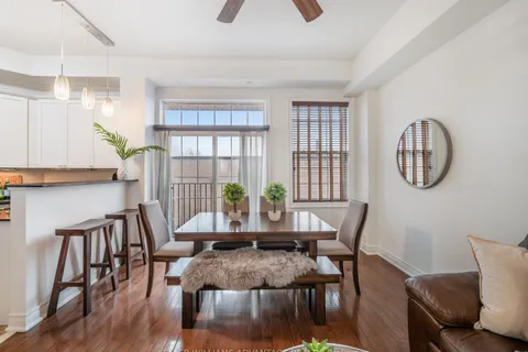34 Fairhead Mews, Toronto, ON M4E 3Y4