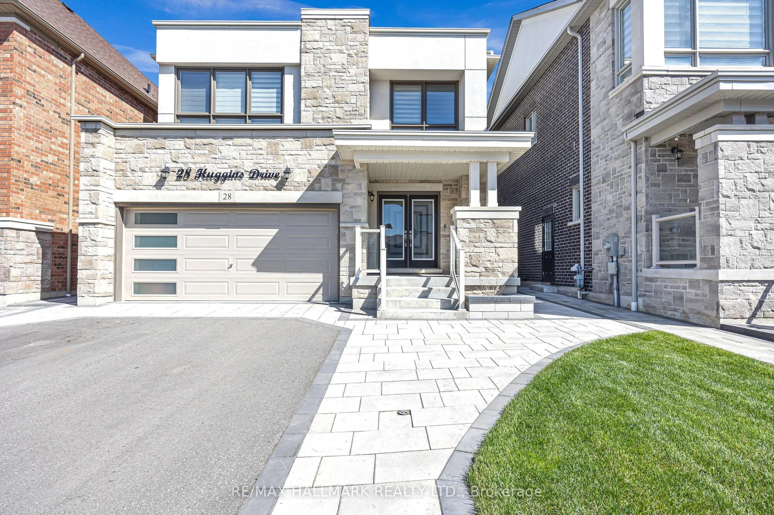 28 Huggins Drive, ON L1P 0N4