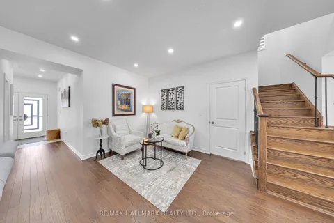 28 Huggins Drive, ON L1P 0N4