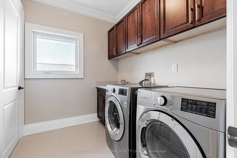 802 Fairview Avenue, ON L1W 1M8