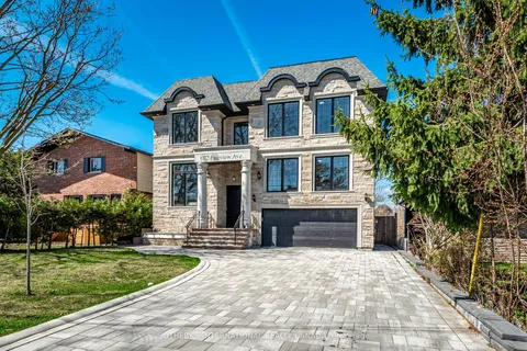 802 Fairview Avenue, ON L1W 1M8