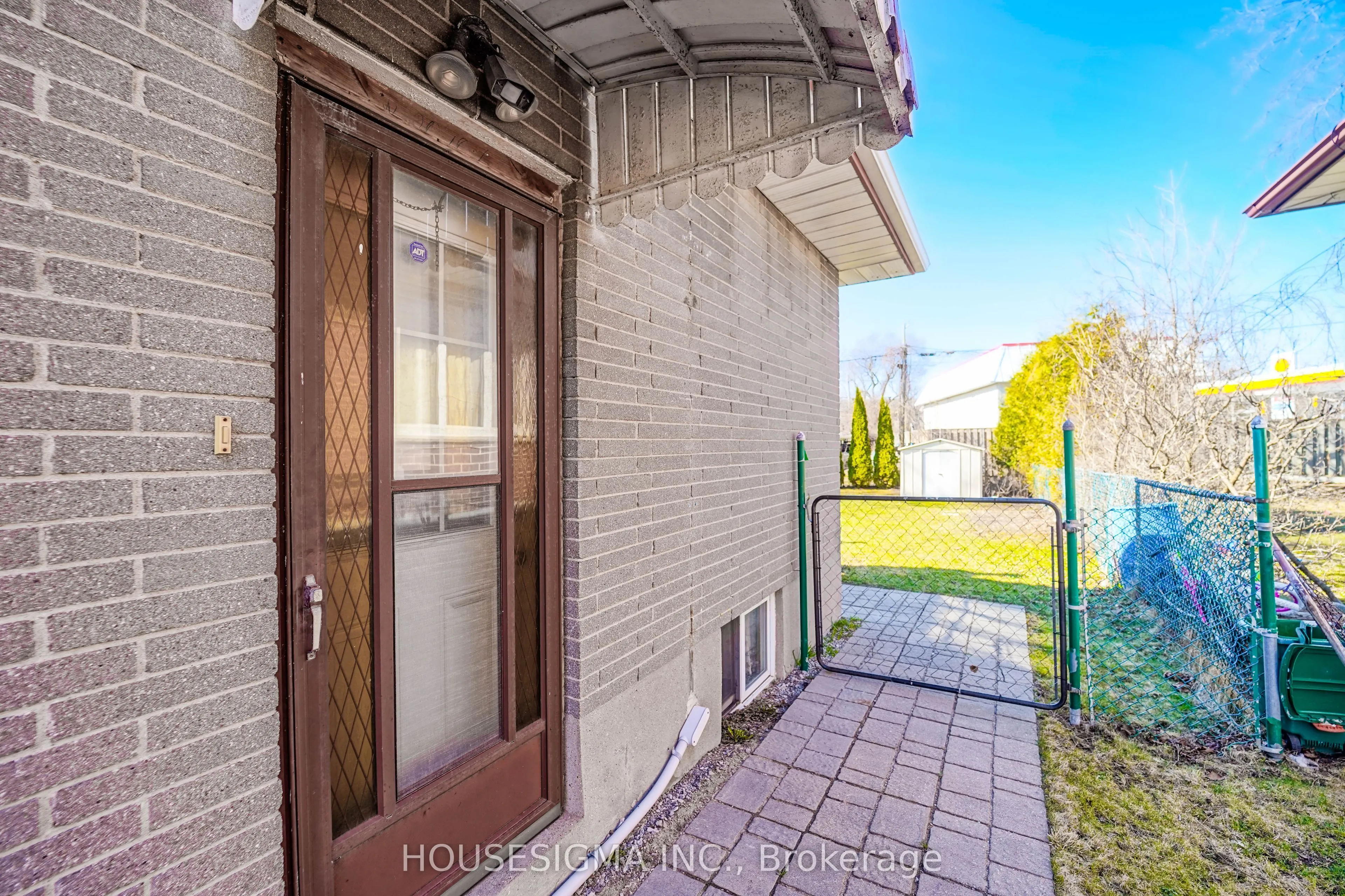 28 Sandra Street, ON L1H 3W3