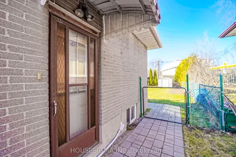 28 Sandra Street, ON L1H 3W3