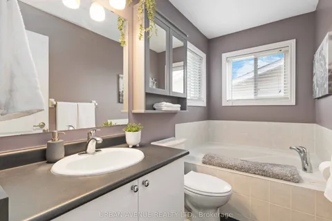 25 Bianca Drive, ON L1M 2J3