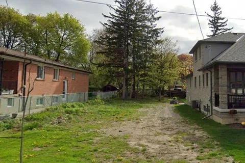 33 Andrew Avenue, ON M1M 3H1