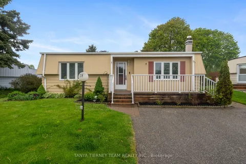 18 The Cove Road, ON L1B 1B9