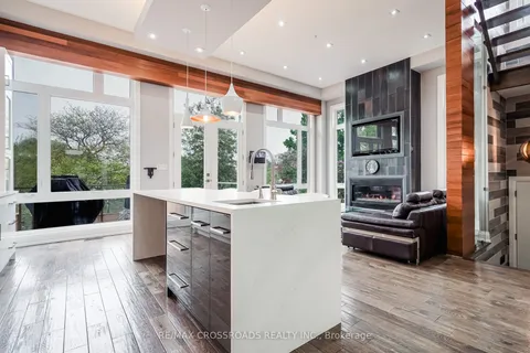1A Roblin Avenue, ON M4C 3P7