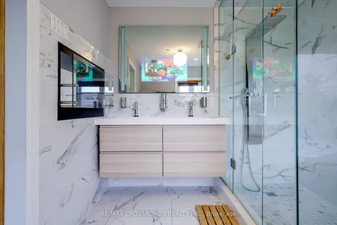 1A Roblin Avenue, ON M4C 3P7