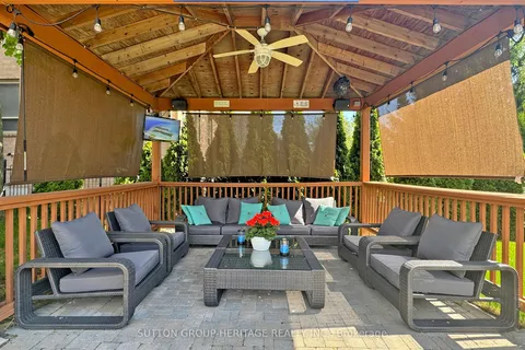 984 Rambleberry Avenue, Pickering, ON L1V 5Y4