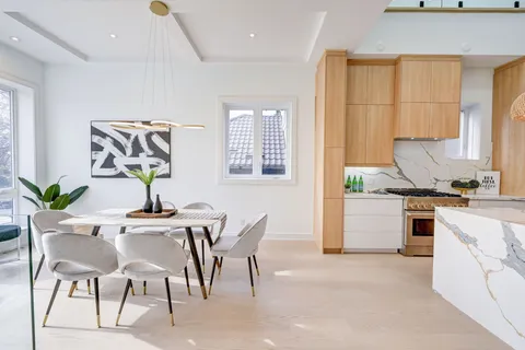 376 O'Connor Drive, ON M4J 2V7