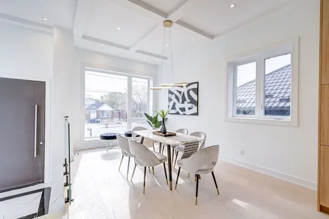 376 O'Connor Drive, ON M4J 2V7