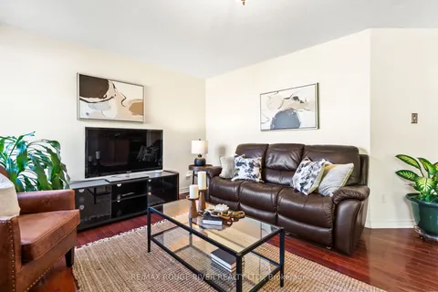 104 Willowbrook Drive, ON L1R 2S8