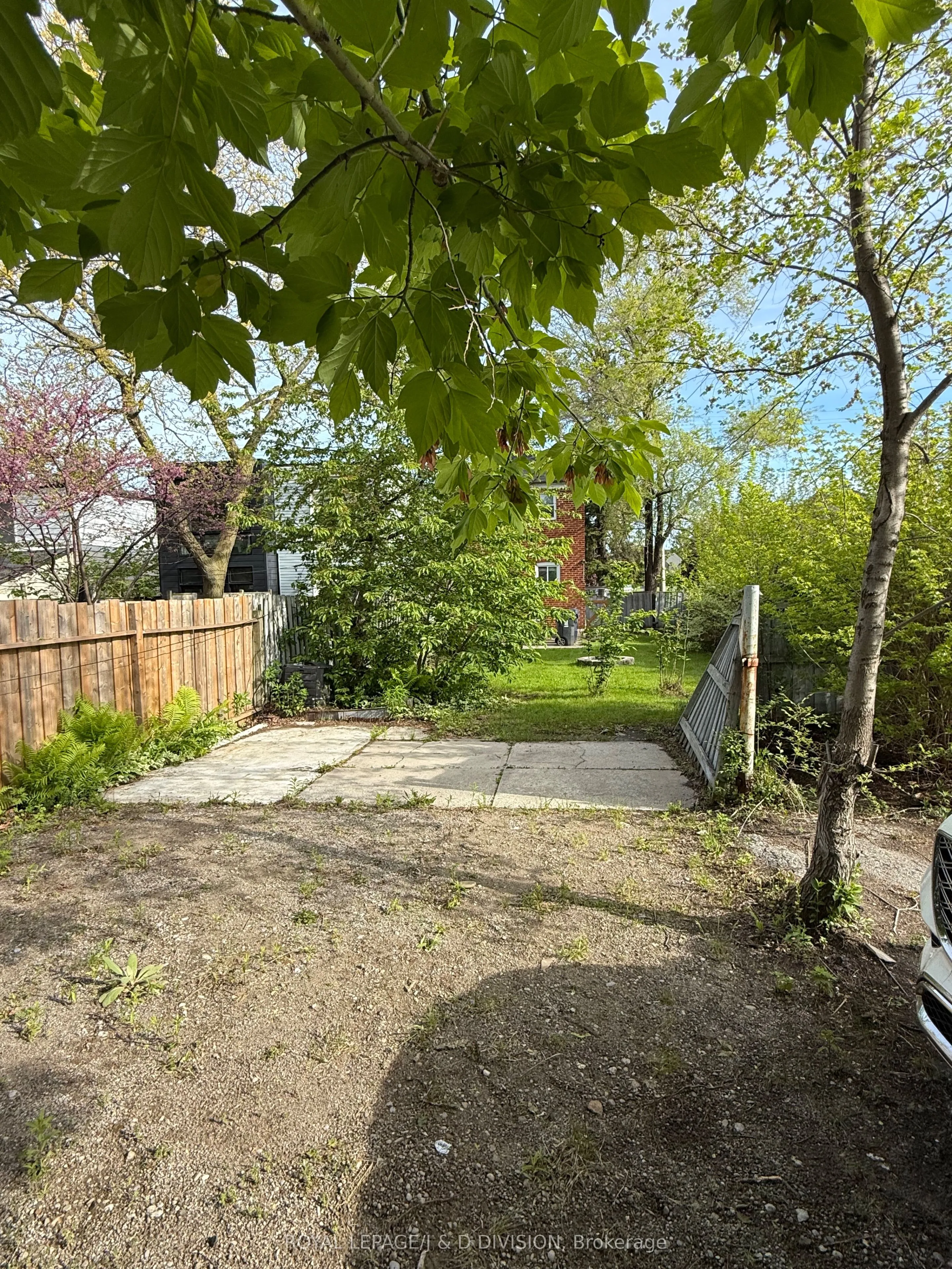 2333 Gerrard Street, ON M4E 2E5