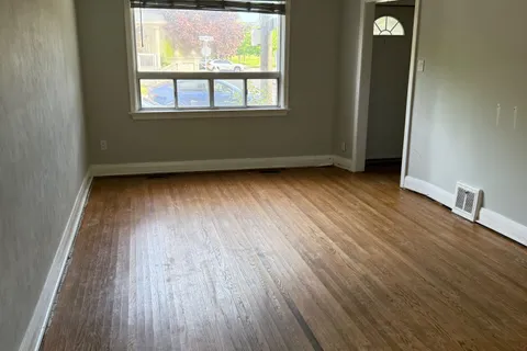 2333 Gerrard Street, ON M4E 2E5