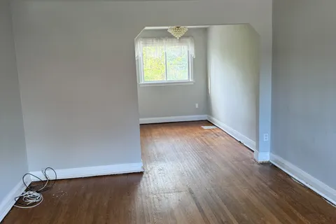 2333 Gerrard Street, ON M4E 2E5