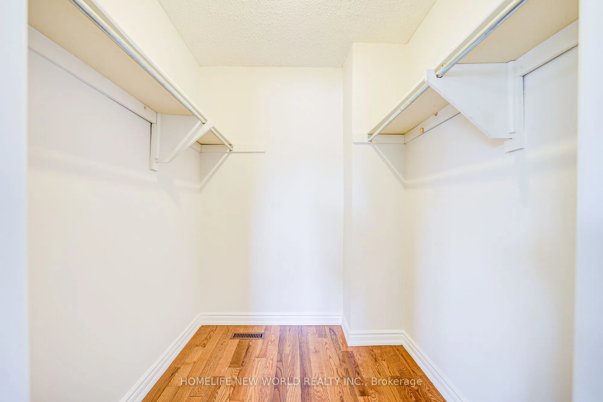 27 Massie Street, ON M1S 3Z7