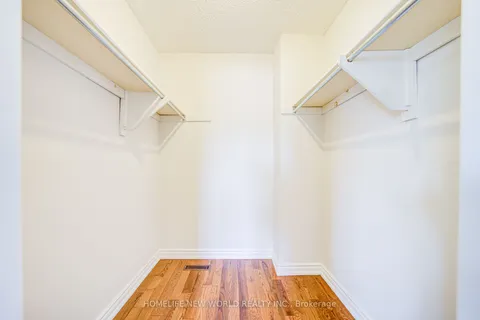 27 Massie Street, ON M1S 3Z7