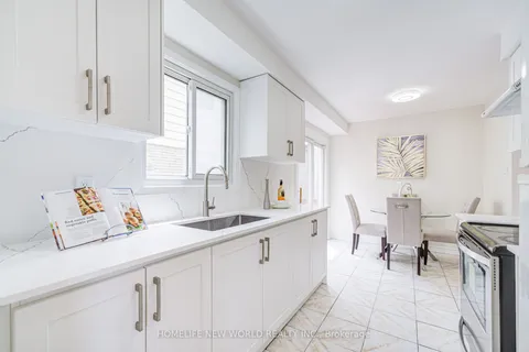 27 Massie Street, ON M1S 3Z7