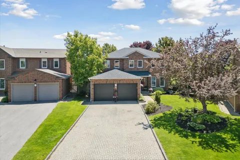 7 Brookdale Crescent, ON L1P 1J4