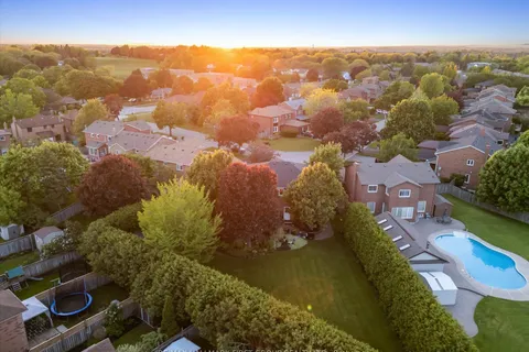7 Brookdale Crescent, ON L1P 1J4