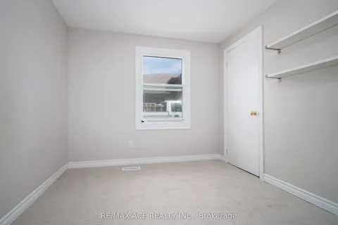 327 Dyson Road, ON L1W 2N1