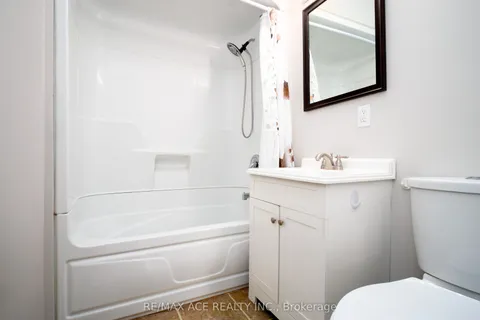 327 Dyson Road, ON L1W 2N1