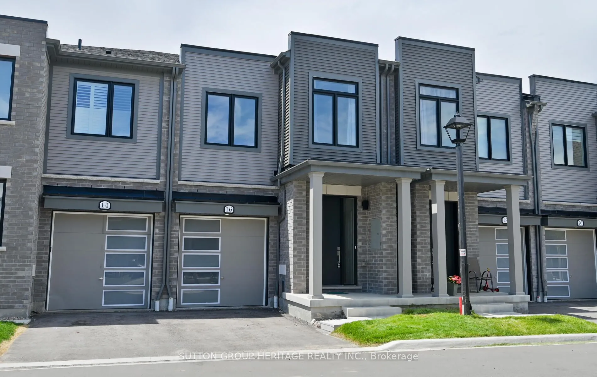 16 Sorbara Way, ON L1M 2L1