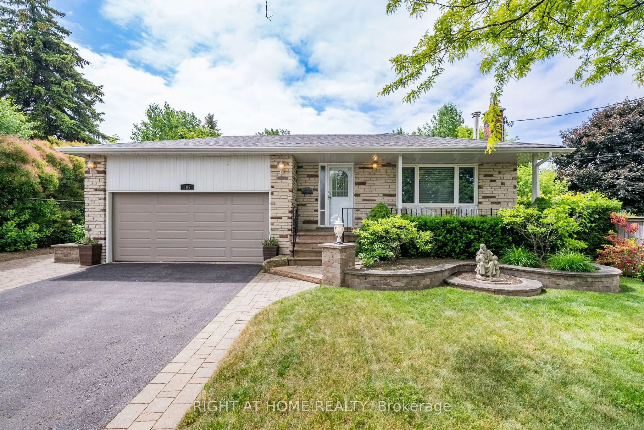 109 Crawforth Street, ON L1N 3S4