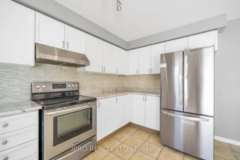 5 Fenton Street, ON L1Z 1Y4