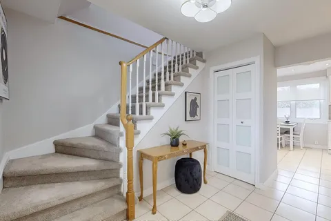 936 Cecylia Court, ON L1W 2Y1