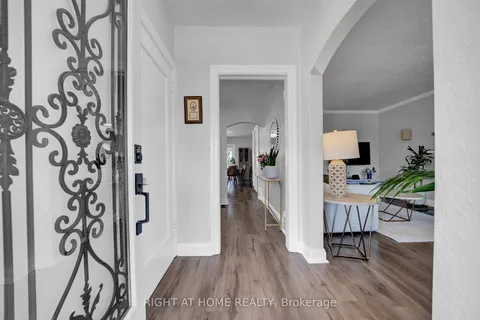 244 Oshawa Boulevard, ON L1G 5S9