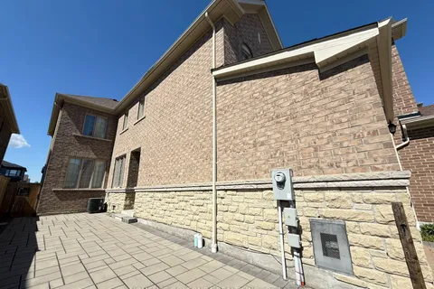 118 Braebrook Drive, ON L1R 0M9