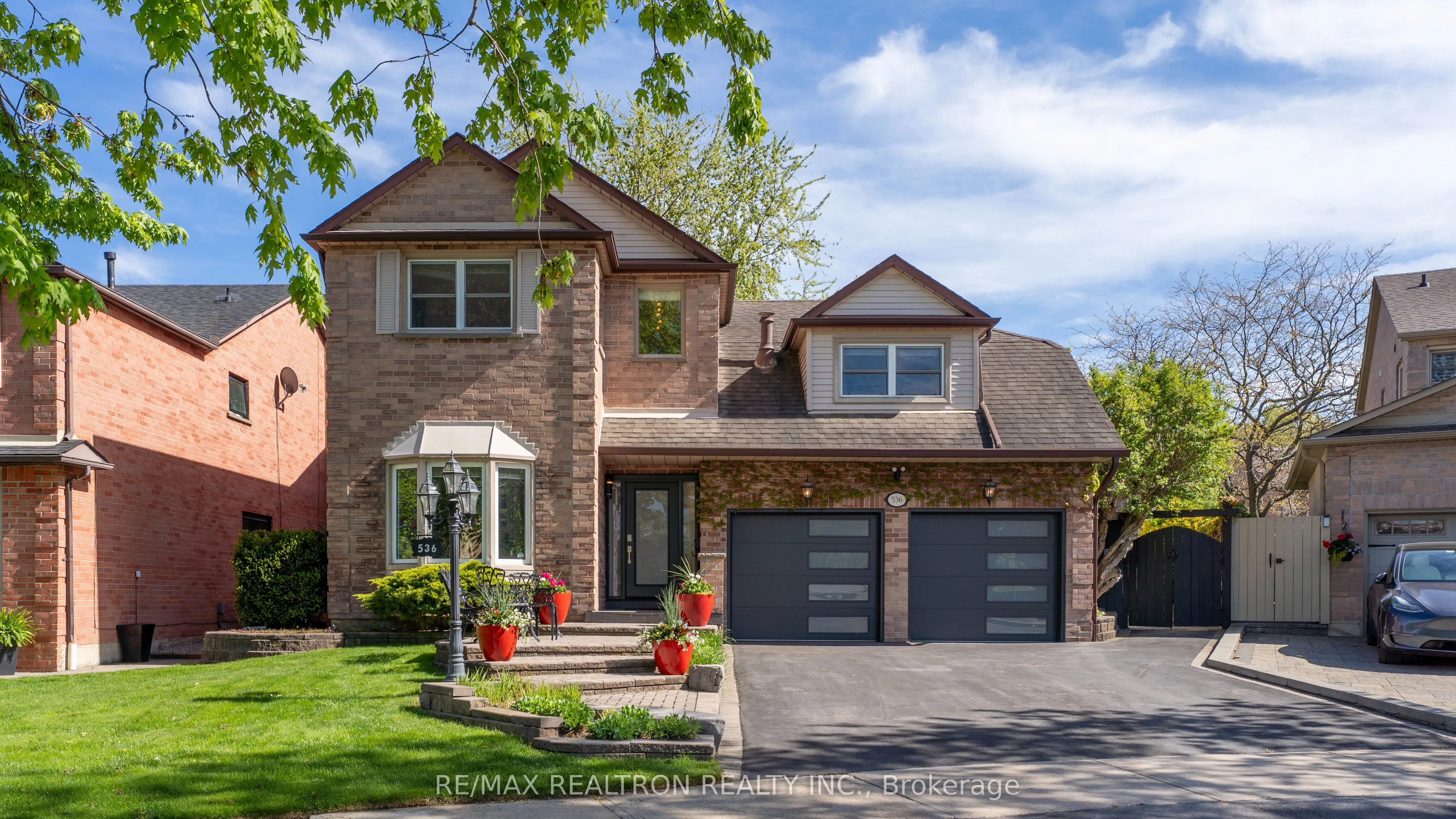 536 Dahlia Crescent, ON L1W 3G5